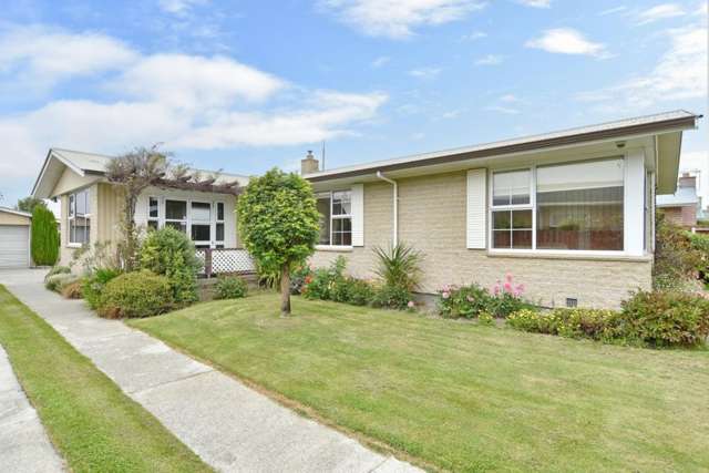 Loved Family Home - Prime Russley Opportunity