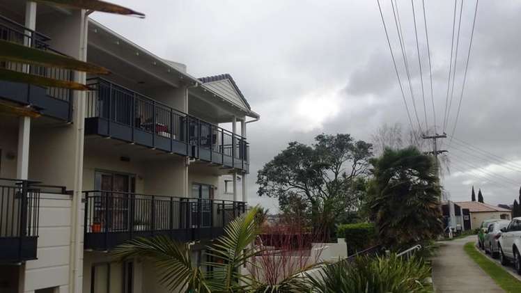 B7/71 Spencer Road Oteha_2