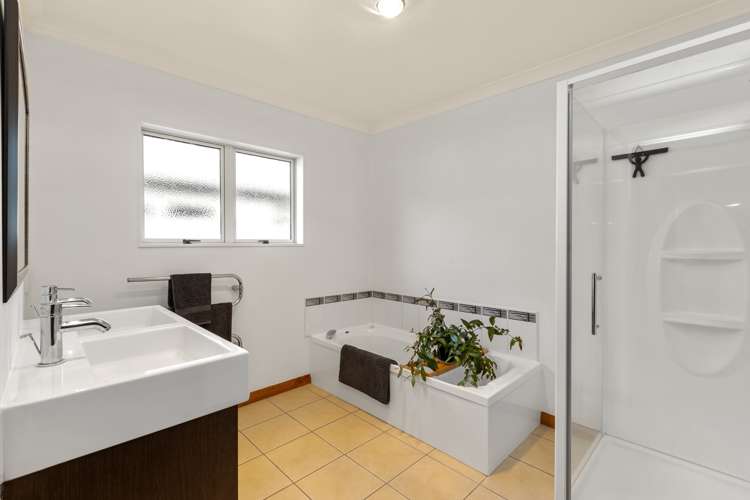 2 Merlot Place Rototuna_16