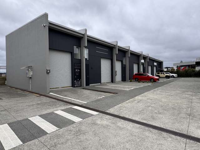 102sqm Westgate Industrial Unit, 3 Parks