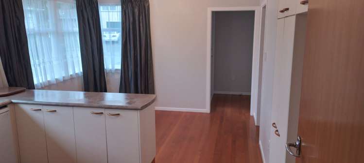 7 Terrance Grove Paparangi_13