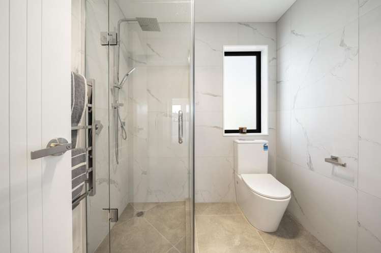 2/125 Universal Drive Henderson_22