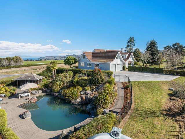 Iconic Taupo residence