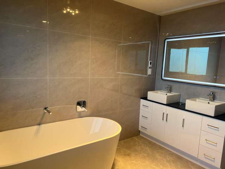 9 Crows Road Swanson_9