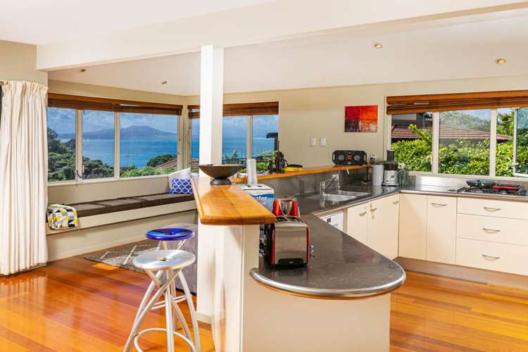 2/72 Beach Road Castor Bay_14