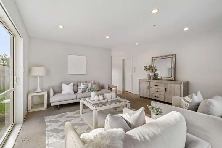 15 Bordeaux Parade Te Atatu South_2