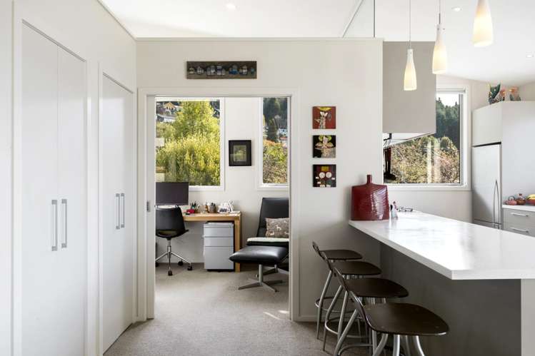 9 Matakauri Place Fernhill/Sunshine Bay_9