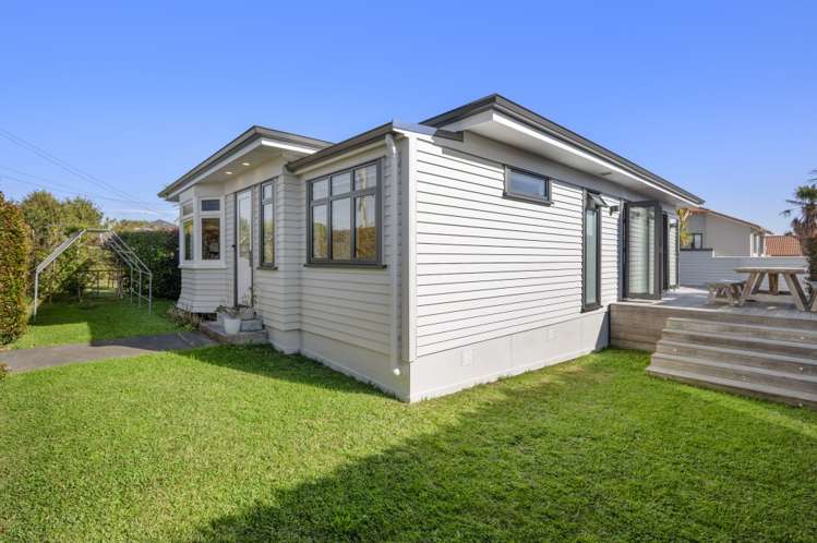 52 Wainui Avenue Point Chevalier_17