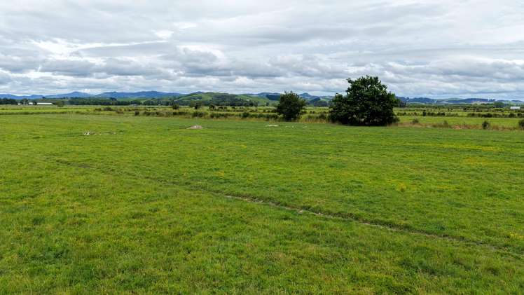 108 Canal West Road Waitakaruru_7