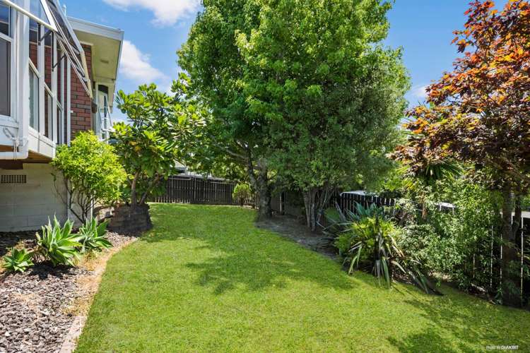 1/19 Danbury Drive Torbay_16