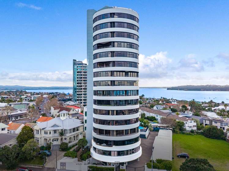 1/10 Shelly Beach Road_0