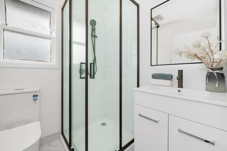 18 Crown Crescent Otara_8