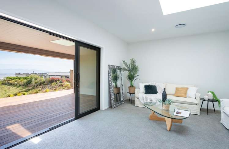 7 Hill Tops Way Stoke_2