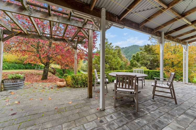 121 Pretty Bridge Valley Road Wakefield_18