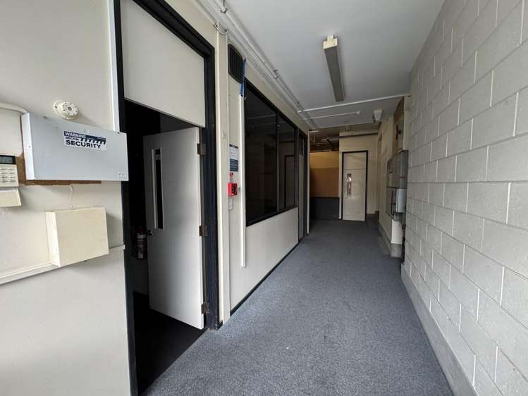 Rear warehouse/20 Kingsford Smith Street Rongotai_6