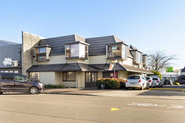 Entry level commercial investment on Queen Street
