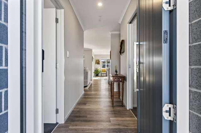 17 Olney Court One Tree Point_4