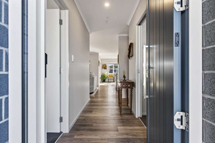 17 Olney Court One Tree Point_4