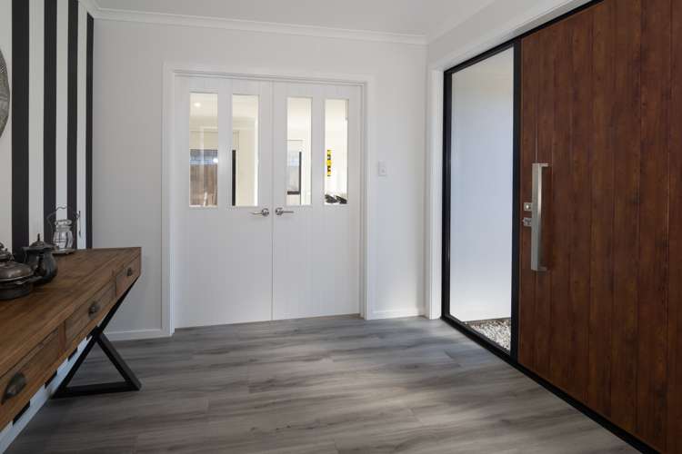 8 Redhaven Rise Netherby_4