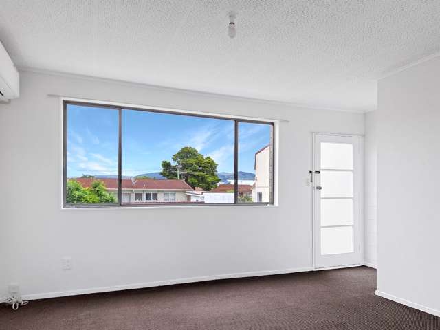 5 Minute Stroll to Upper Hutt City Centre
