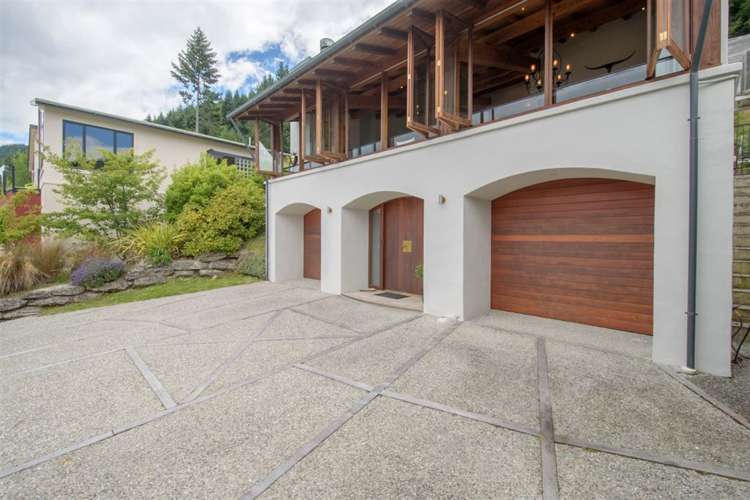 143 Wynyard Crescent Fernhill/Sunshine Bay_32