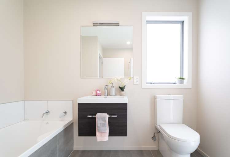 57 Red Beech Avenue Woodridge_18