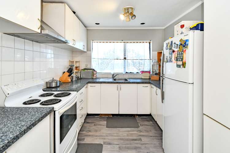 16 Oreti Place Clover Park_8