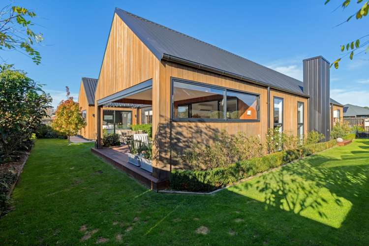 12 Spitfire Drive Burleigh_31
