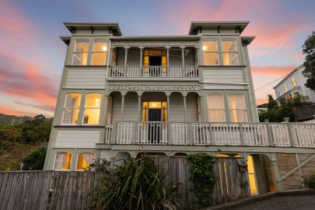 TRIPLE INCOME WINNER WITH CITY AND HARBOUR VIEWS