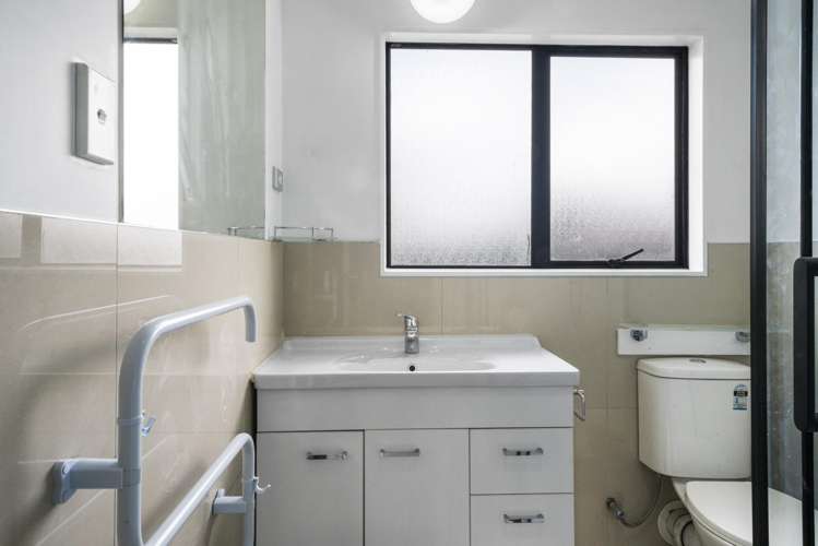 2/12 Graham Road Conifer Grove_9