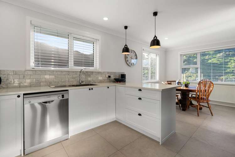 16 Doris Gordon Crescent Crofton Downs_5