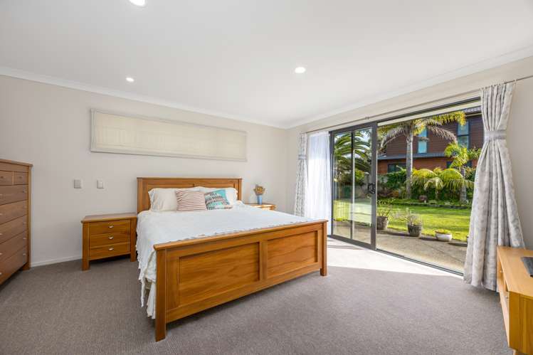 6 Lough Derg Place Pinehill_8