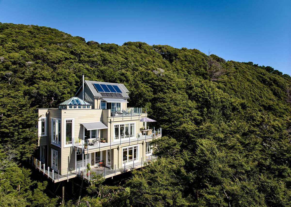 18 Huia Road, Days Bay_0