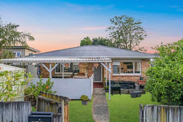 Stylish 2BR Home in Prime Manurewa Spot