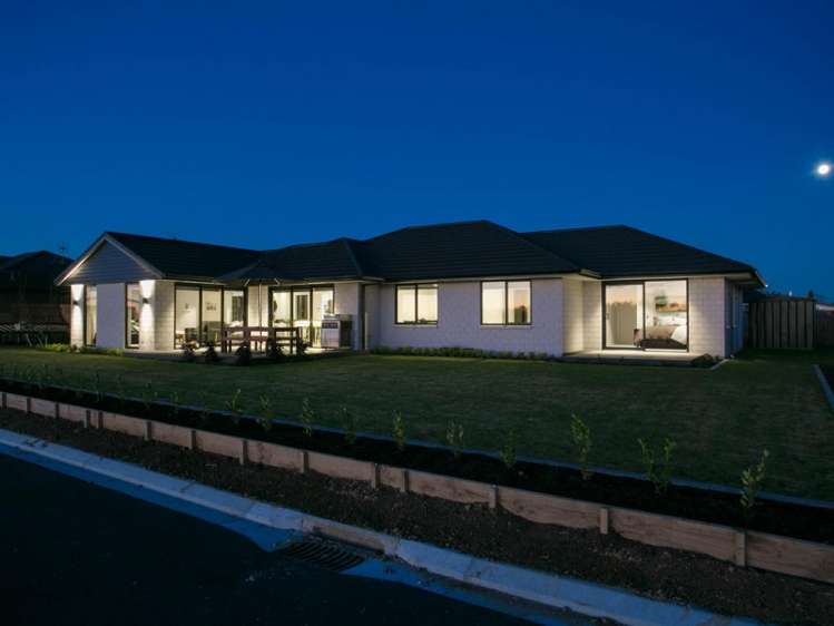 3 Hyatt Close Leamington_18