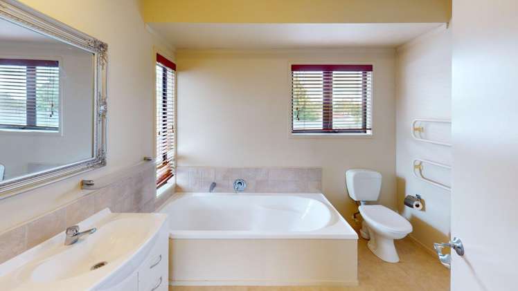 16 Dittmer Drive 10921_20