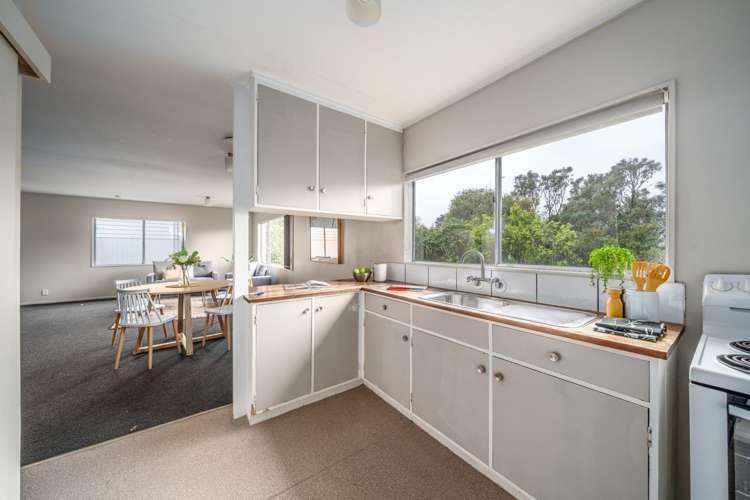 32 Thurleigh Grove Karori_10