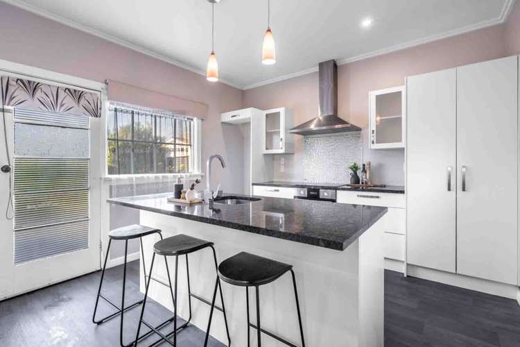 303 Crinan Street Georgetown_8