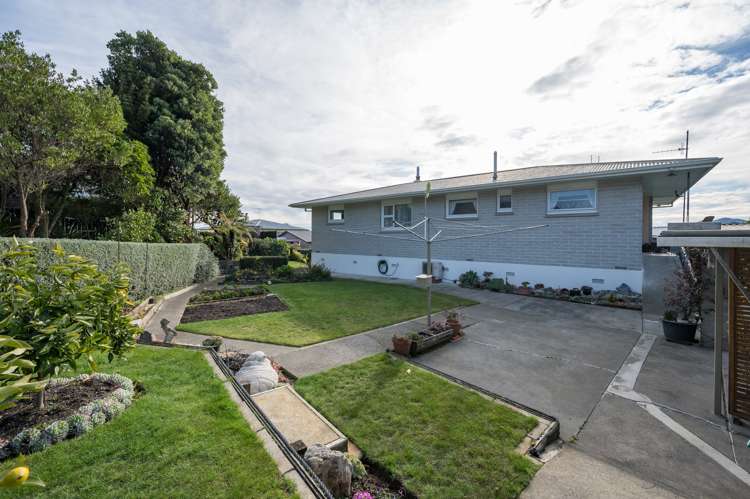 2 Churchill Avenue Richmond_26