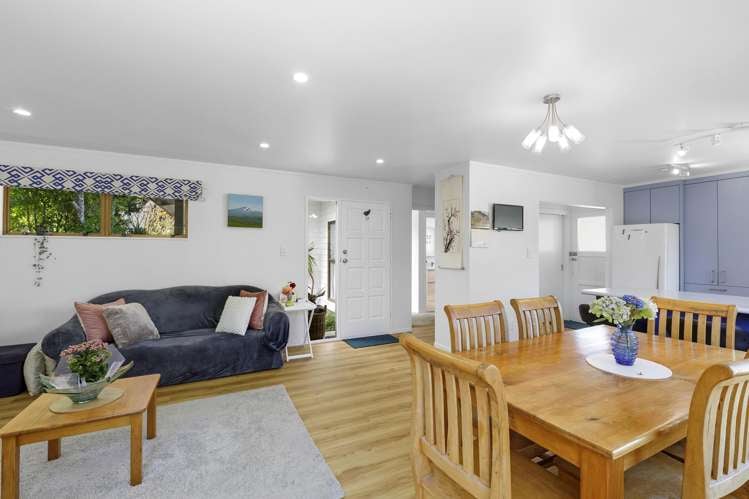 10 Otira Grove Kelson_10