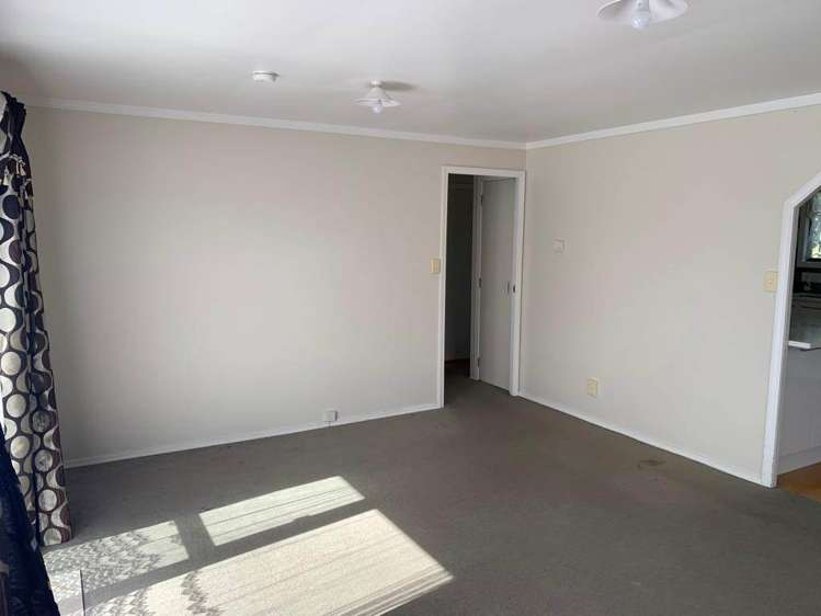 24A Netherlands Avenue Kelston_5