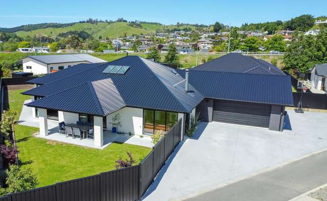 Magnificent Family Home with Style and Pizzaz!