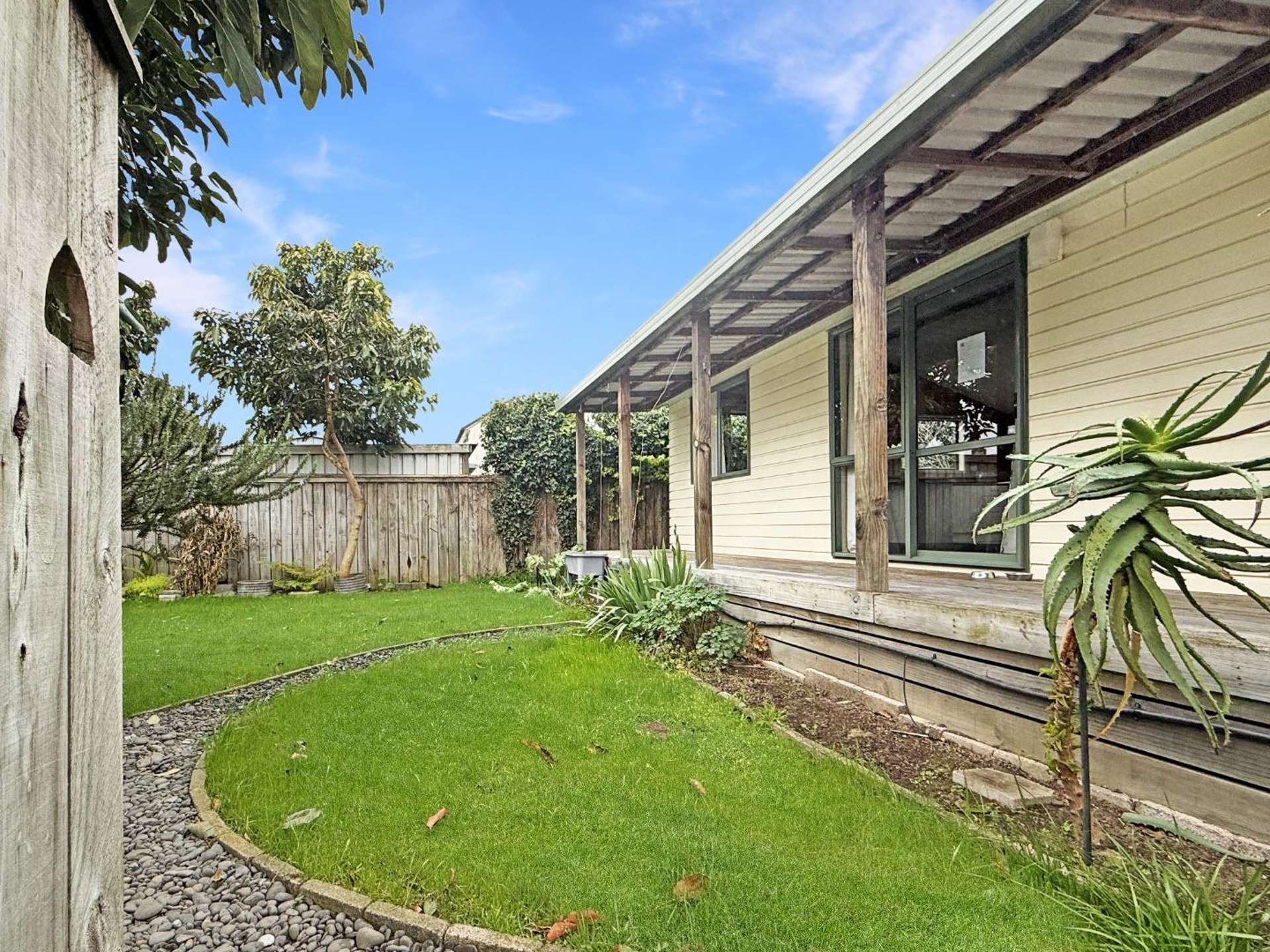 1218a Norfolk Crescent 10490_0