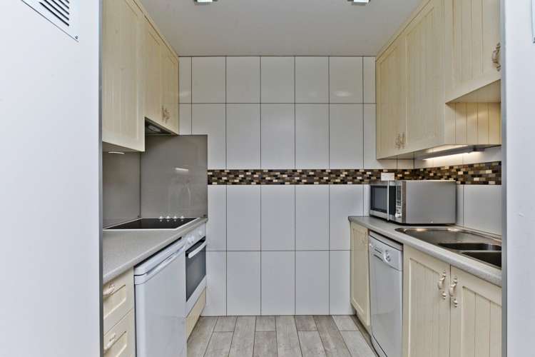 2/615 East Coast Road Browns Bay_17