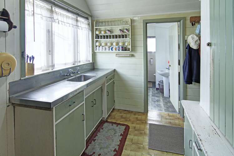 198 High Street South Carterton_8