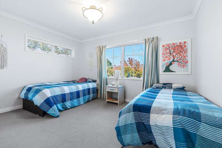 18 Chateau Crescent Rangatira Park_22