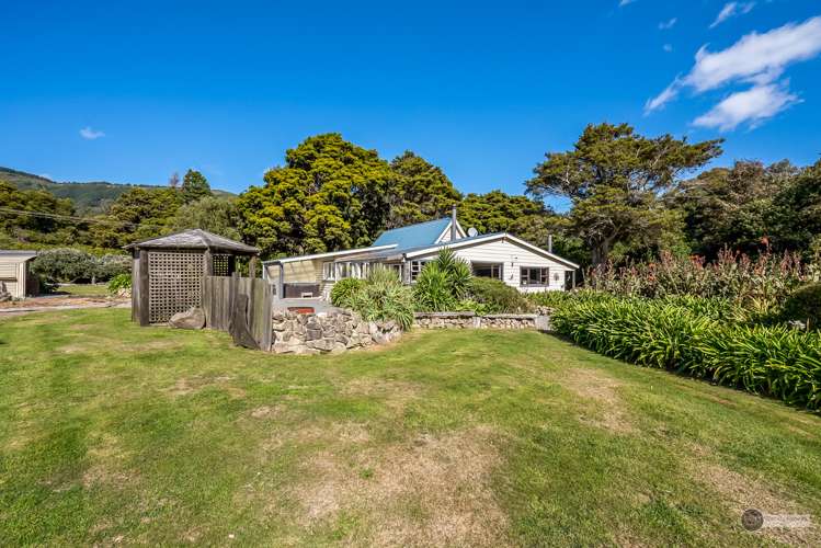 1044 Coast Road Wainuiomata Coast_12