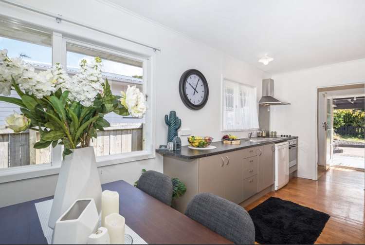 6 Gill Avenue Te Atatu Peninsula_9