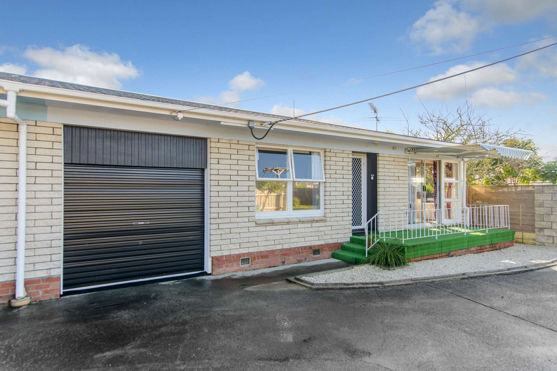 2/4 Eskdale Road Birkdale_0