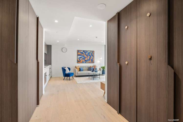 2202/10 Commerce Street City Centre_12